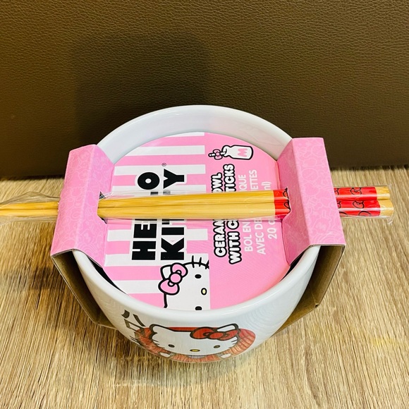 Hello Kitty SanRio Ramen/Noodle Soup Bowl Ceramic with Chopstick - Picture 2 of 2